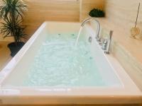 Deluxe Suite mit Whirlpool-Badewanne