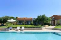 Apartment with Pool View 