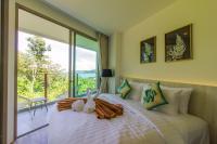 One-Bedroom Apartment with Balcony