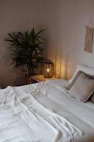 Camera Matrimoniale con Bagno in Comune 