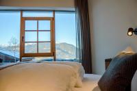 Apartment with Mountain View
