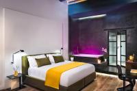 Queen Suite with Spa Bath