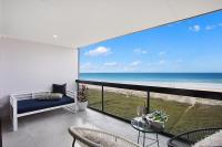 Absolute Beach Front Renovated 3 Bdrm 2 Bath App - Bed and Breakfast