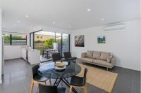Oxford Steps - Executive 2BR Bulimba Apartment Across from the Park on Oxford St - Ferienwohnung