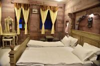 Zimmer mit Kingsize-Bett