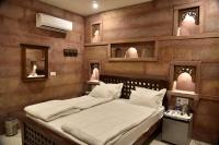 Queen Room with Balcony & Fort View