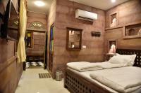 Queen Room with Balcony & Fort View