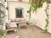 Town House with Patio in Quiet Residential Area 10 Min from Beach - B&B Torremolinos