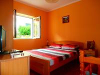 Apartamento de 1 dormitorio con vistas al jardín