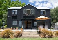 B&B Havelock North - Black Walnut Cottage - Bed and Breakfast Havelock North