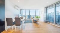 B&B Melbourne - Magnificent 2-bedroom apartment - Skyline view, CBD location - Bed and Breakfast Melbourne