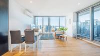 Magnificent 2-bedroom apartment - Skyline view, CBD location - Ferienwohnung