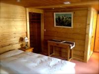 Tweepersoonskamer met 2 Aparte Bedden en Balkon