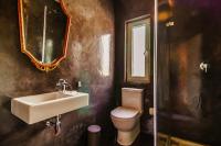 Apartment with Mountain View