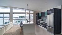 Princes Wharf's truly stunning North-West Loft - Bed and Breakfast Auckland