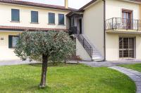 Comfy Apt 2 bedrooms and free parking - Quite area - B&B