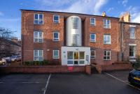 Riverbank View Three Bedroom Apartment with Free Parking - B&B York