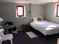 Zimmer mit Kingsize-Bett