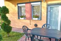 Apartment with Garden View