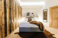 Apartment with Mountain View