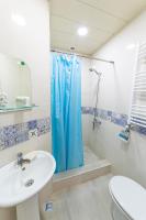 Tweepersoonskamer met 2 Aparte Bedden en Badkamer