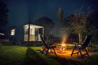 Pipowagen Elsebein Groningen Westerwolde unieke ligging met eigen tuin en vrij uitzicht over veld naar natuurgebied - B&B Onstwedde