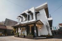 B&B Jakarta - RedDoorz Plus near Mall Slipi Jaya - Bed and Breakfast Jakarta