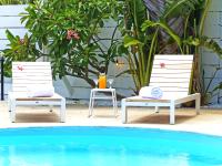 LA BOHEME, résidence de 5 appartements avec piscine, vue océan, Petite Ile - Chambres d'hôtes Petite-Île