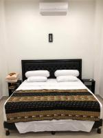 Habitación con cama extragrande y ducha a ras de suelo - Adaptada para personas con movilidad reducida