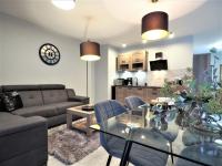 Apartment with Mountain View