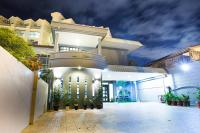 G Beach Front Villa - B&B