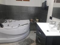 APARTAMENTO CON JACUZZI VISTAS A LA PISCINA - B&B