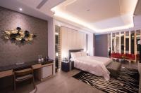 Classic Queen Suite with Spa Bath (Check-in after 21:00)