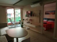 Appartement met Uitzicht op het Zwembad 