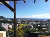 joli studio vue mer - B&B Saint-Denis