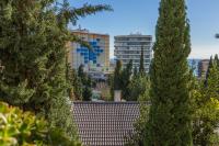 2BR Urban Getaway - good Wifi, swimming pool - B&B