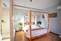 Queen Suite with Spa Bath