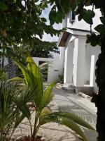 BELL At The Airport Suites - No Smoking & Adults Only - Free Airport Transportation - Chambres d'hôtes Nassau