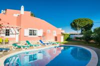 B&B Albufeira - Villa Paraiso Spacious and Central To enjoy best beaches AC WIFI GARDEN POOL - Bed and Breakfast Albufeira