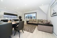 B&B Poole - Amazing Apartment near Bournemouth, Poole & Sandbanks - WiFi & Smart TV - Newly Renovated! Great Location! - Bed and Breakfast Poole