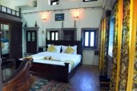 Suite mit Kingsize-Bett und Balkon