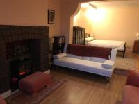 Ground Floor - view of Lighthouse, Garden and Parking - B&B Swansea