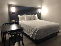 King Bed Non-Smoking Room with Fireplace