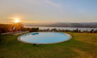 River-side Villa - Bed and Breakfast