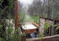 One-Bedroom Cottage with Private Hot Tub - Texada