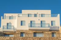 il porto di Milos - B&B