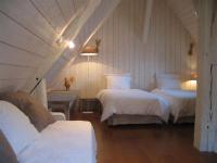 Deluxe Room (2 Adults + 1 Child)