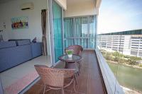 Apartment with Lake View