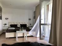 Deluxe Room (2 Adults + 1 Child)