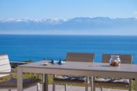 Hilltop Residences - Bed and Breakfast